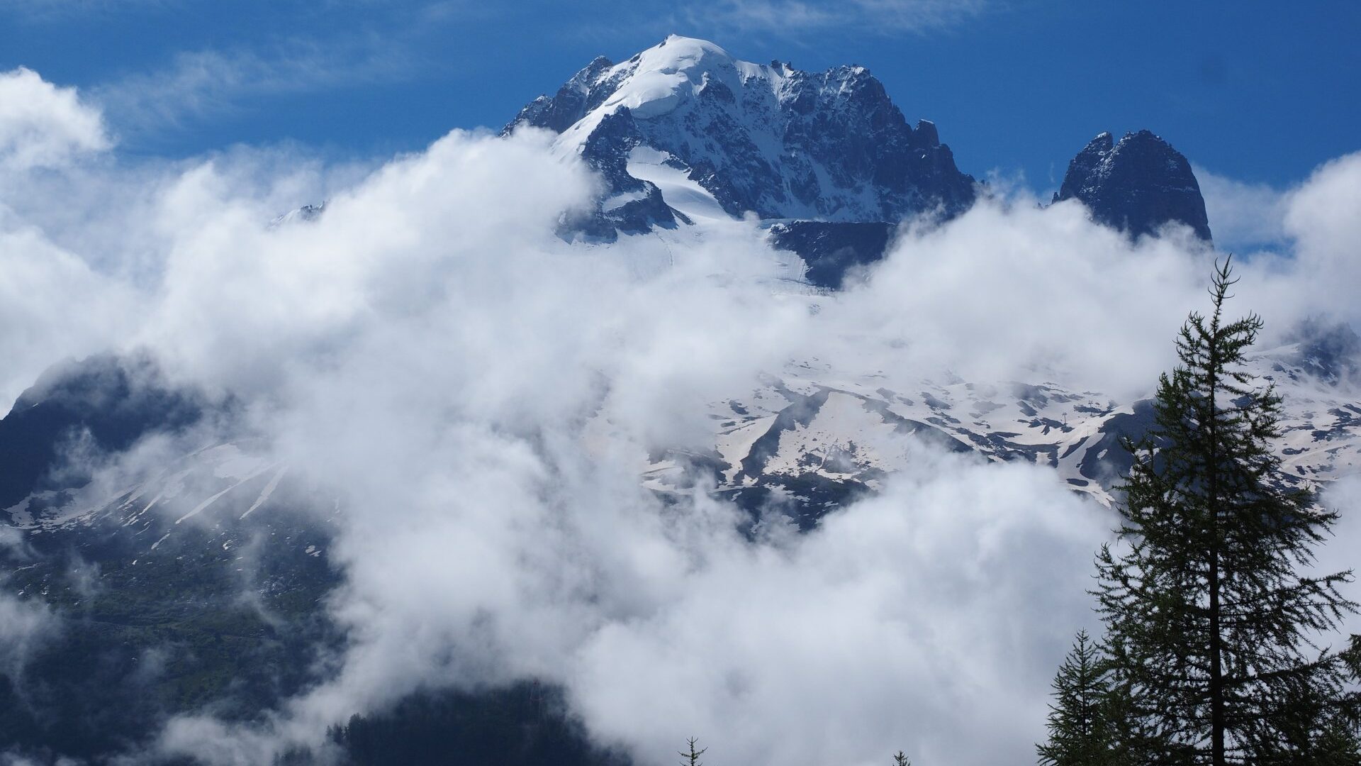 Mont Blanc view from the TMB trail