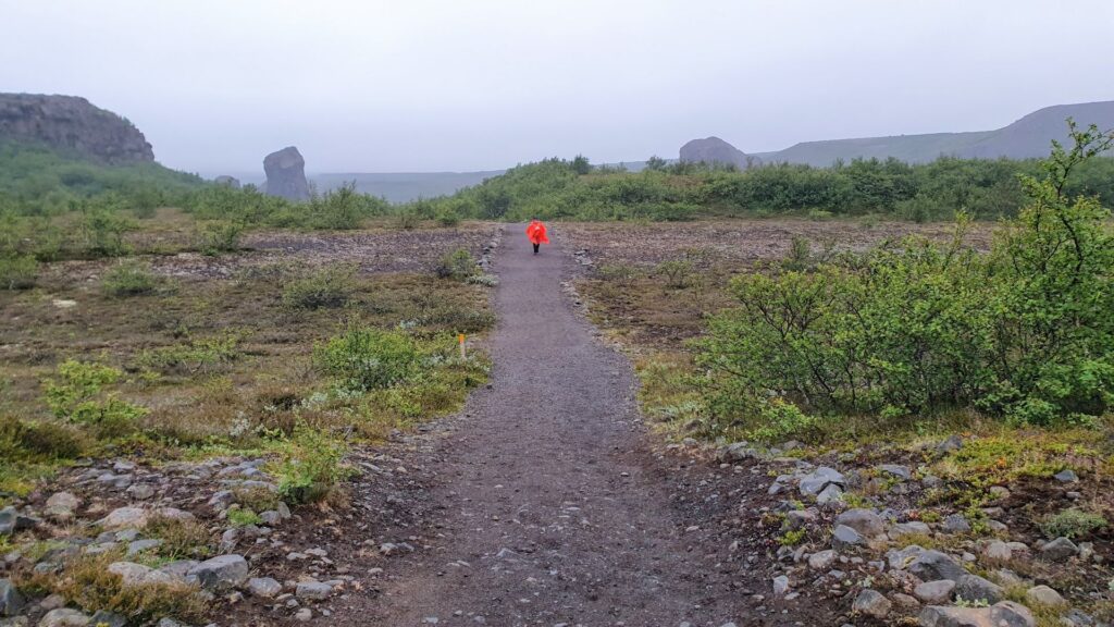 Hiking trail leading toward the Rauðhólar viewpoint in Jökulsárgljúfur, North Iceland.